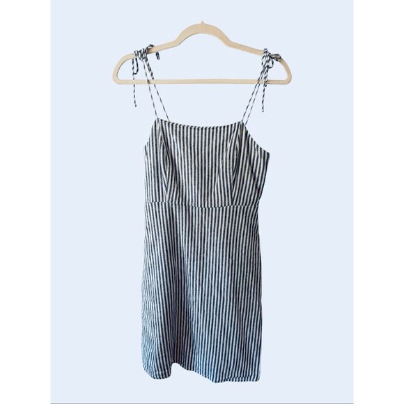 Old Navy Dresses & Skirts - Old Navy Striped Linen Blend Tie Strap Mini Dress Smocked Blue White Small S